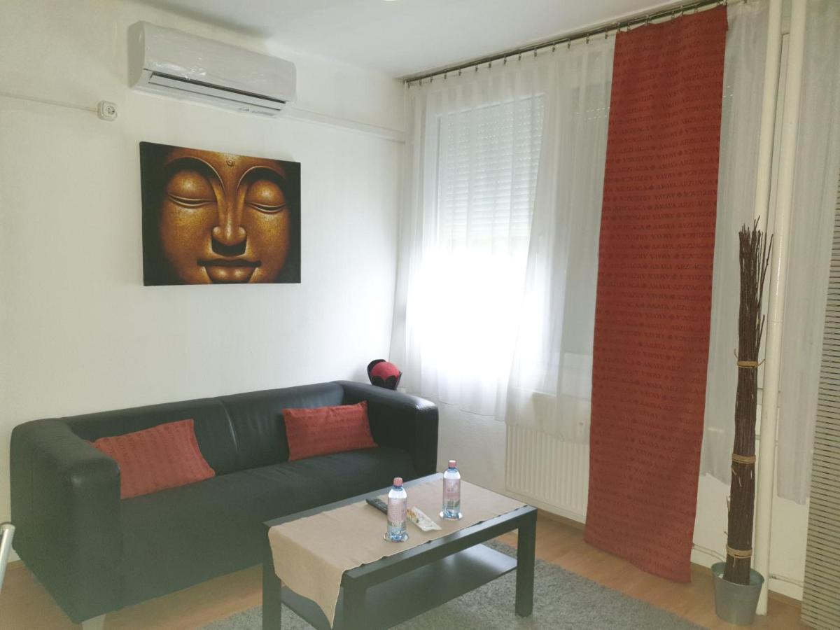 Goldapartman Salgótarján Buitenkant foto