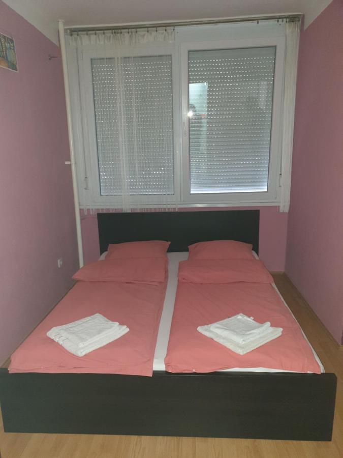 Goldapartman Salgótarján Buitenkant foto