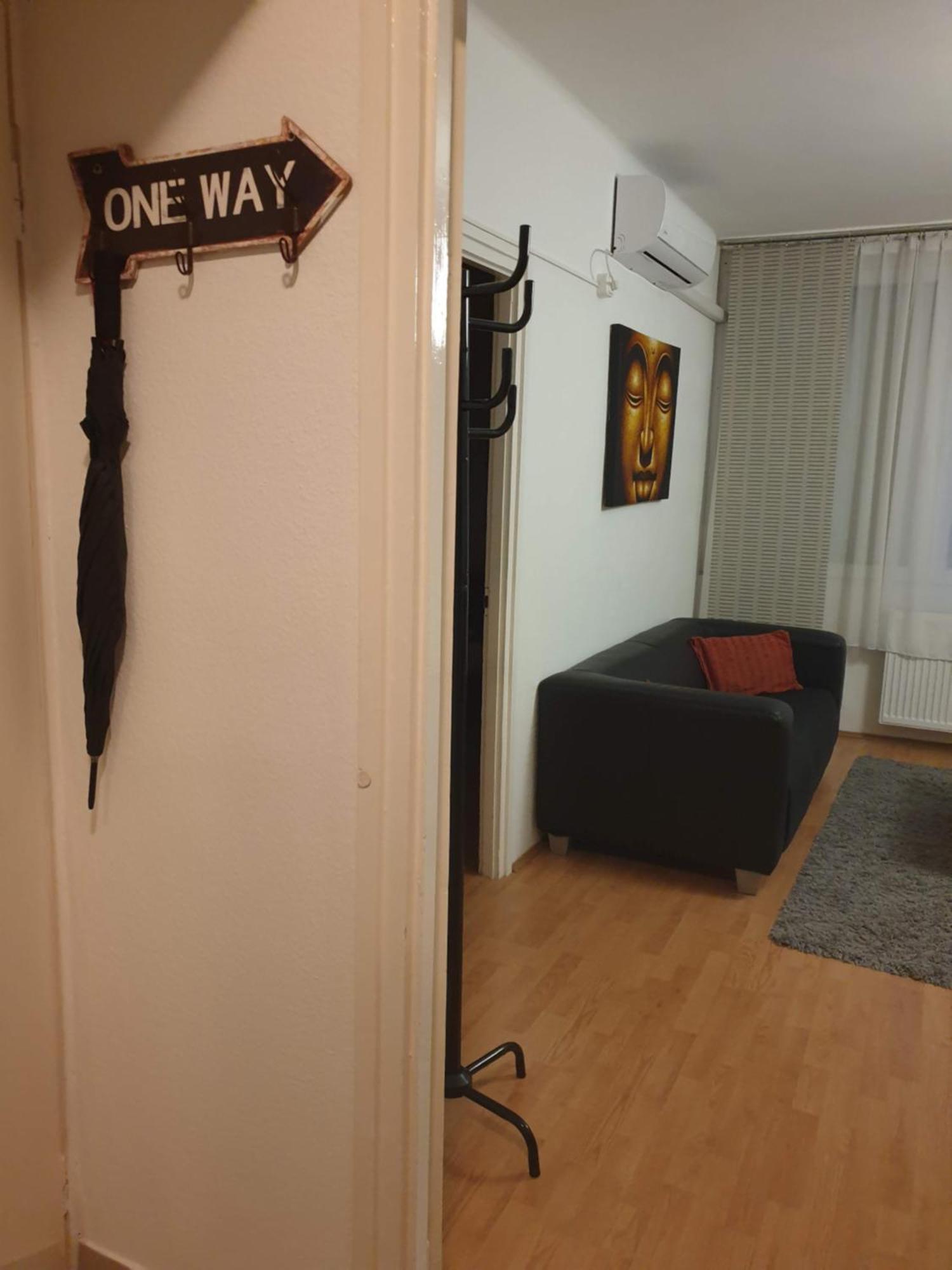 Goldapartman Salgótarján Buitenkant foto