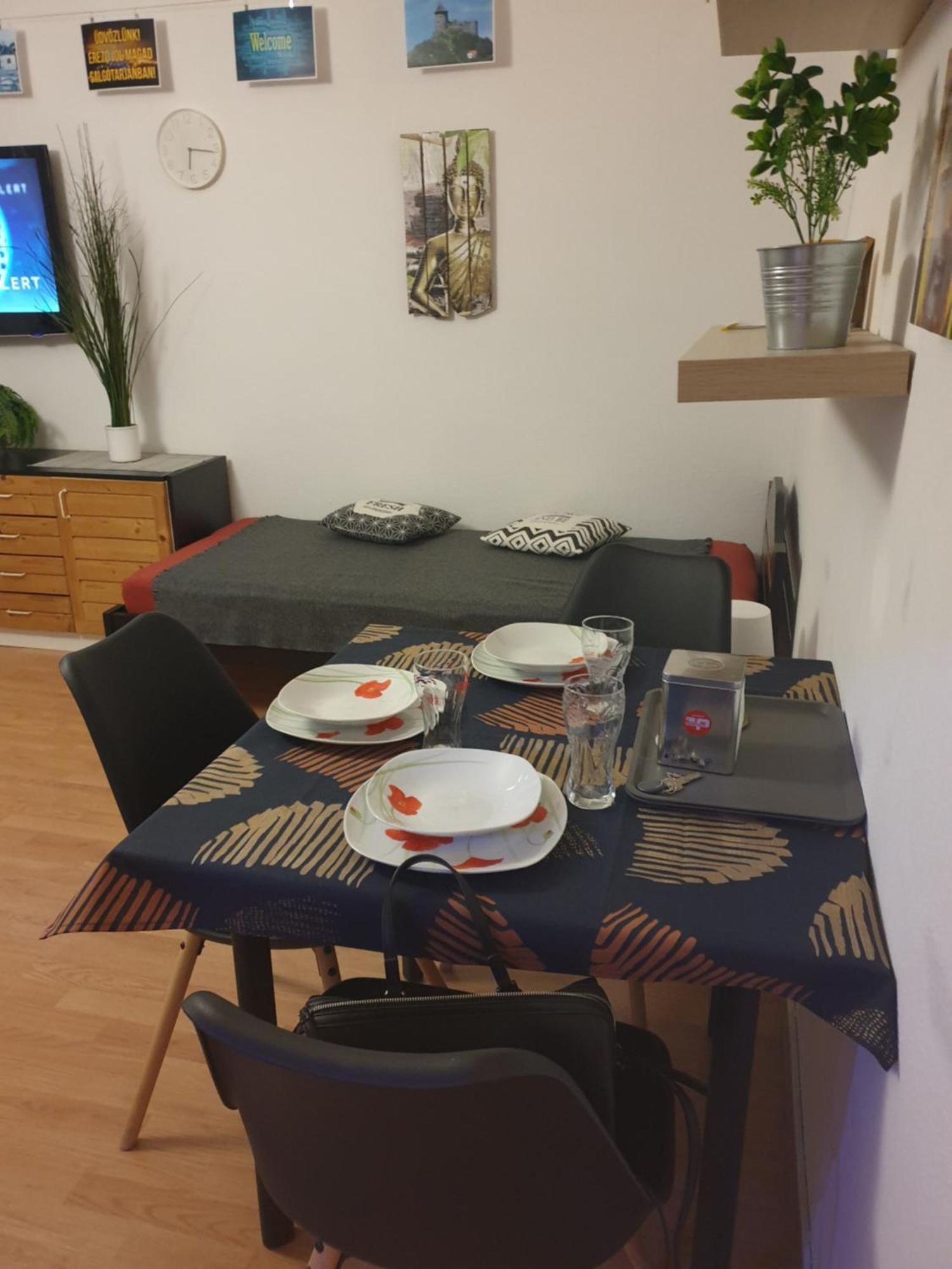 Goldapartman Salgótarján Buitenkant foto