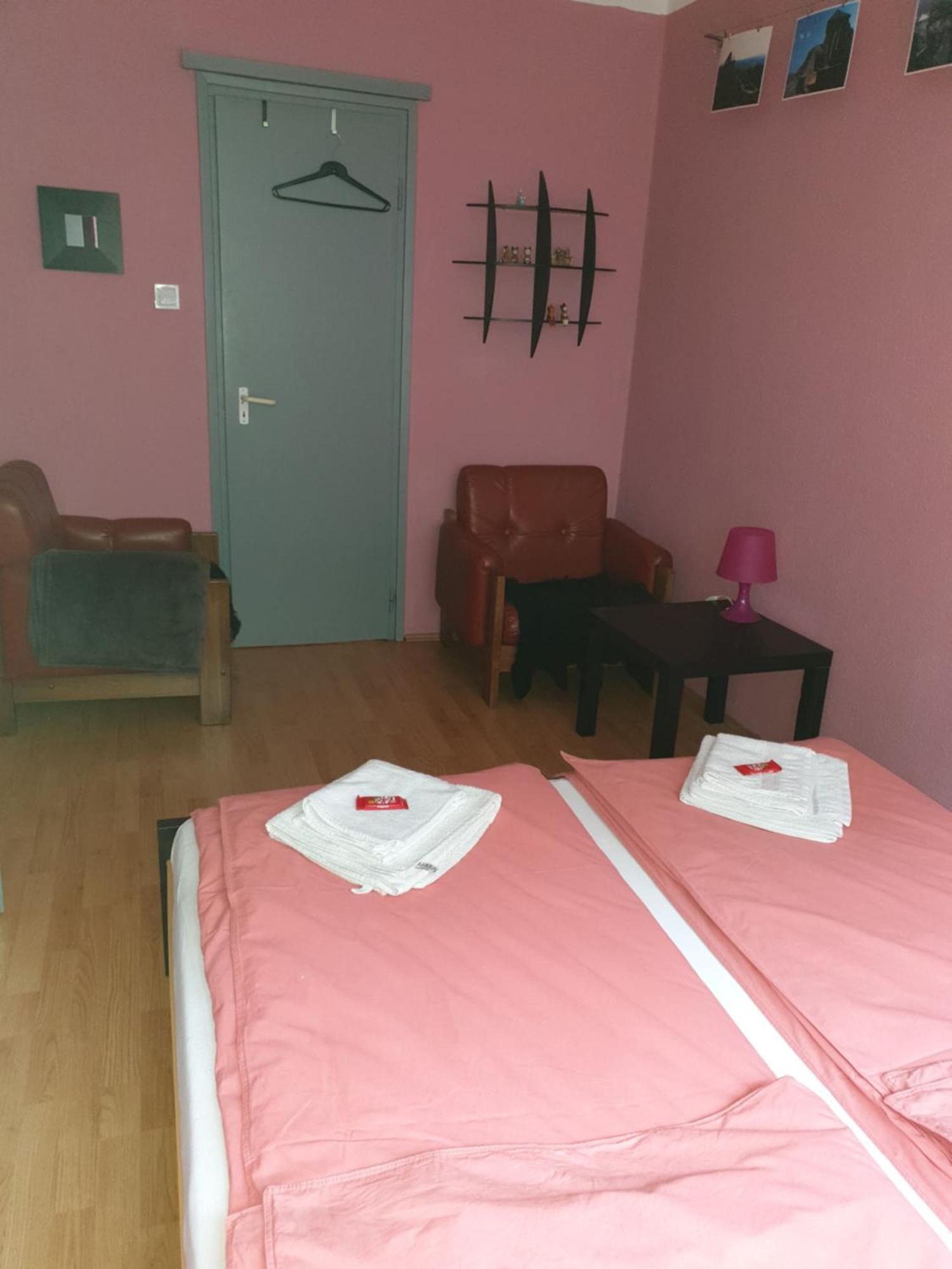 Goldapartman Salgótarján Buitenkant foto