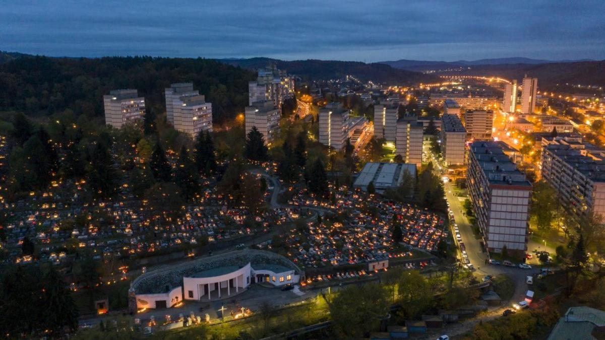 Goldapartman Salgótarján Buitenkant foto