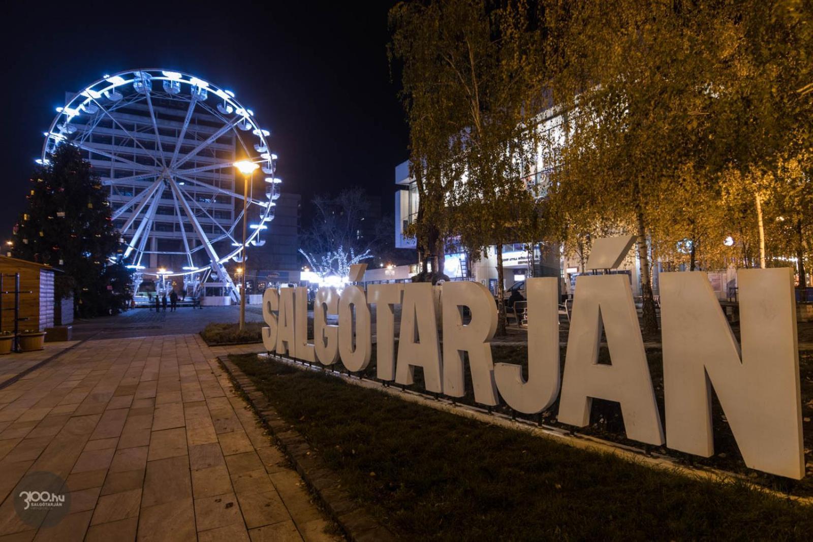 Goldapartman Salgótarján Buitenkant foto