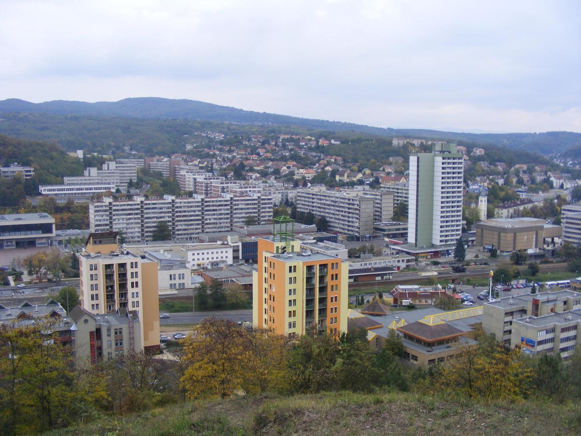 Goldapartman Salgótarján Buitenkant foto